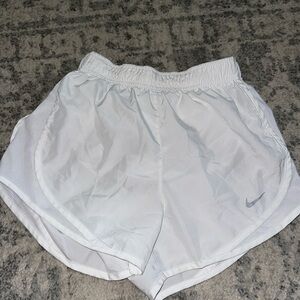 NIKE WHITE SHORTS